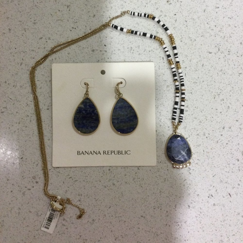 New with Tags Beautiful Banana Republic Lapis Necklace and Earrings set